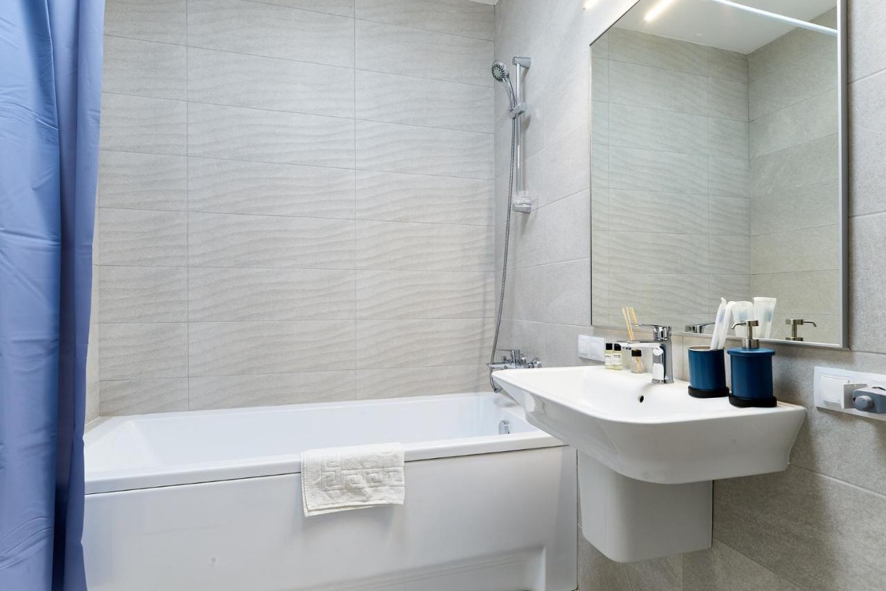 Затишна Квартира У Центрі Міста Elisium3 Kiev Ngoại thất bức ảnh
