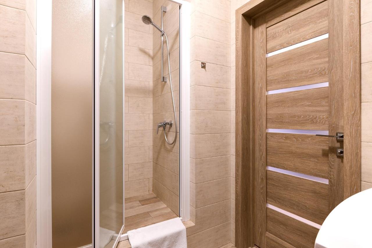 Затишна Квартира У Центрі Міста Elisium3 Kiev Ngoại thất bức ảnh
