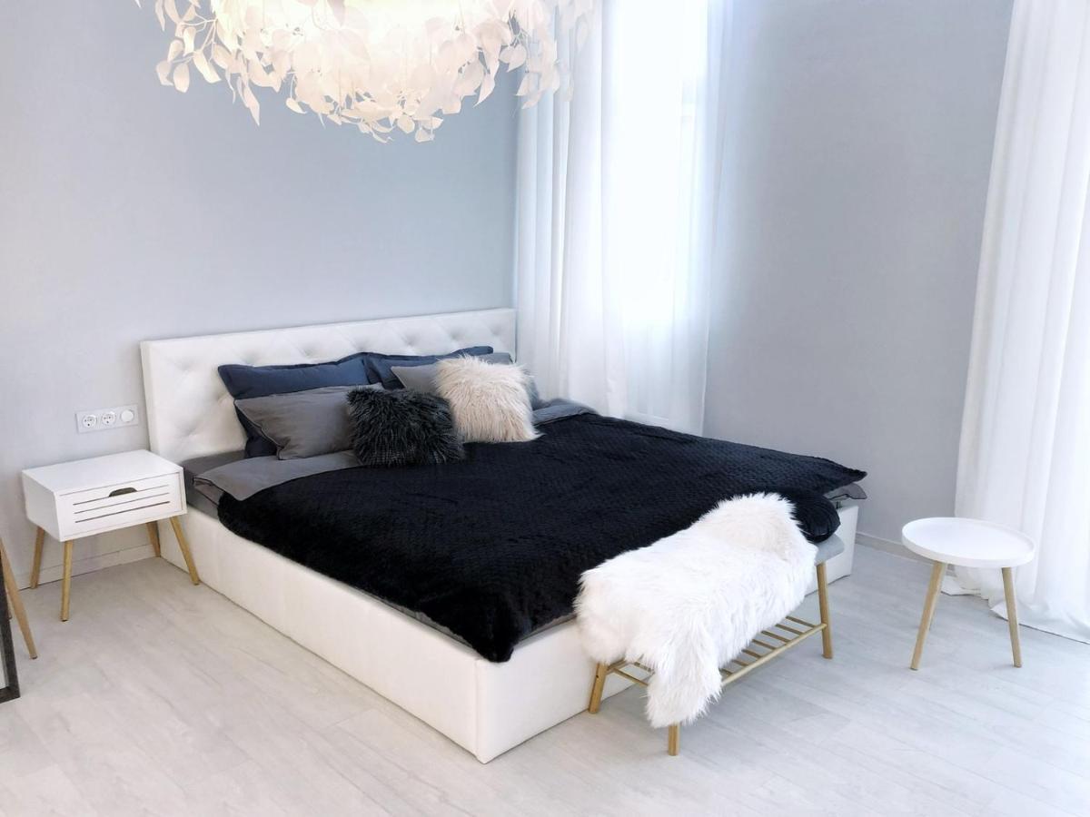 Затишна Квартира У Центрі Міста Elisium3 Kiev Ngoại thất bức ảnh