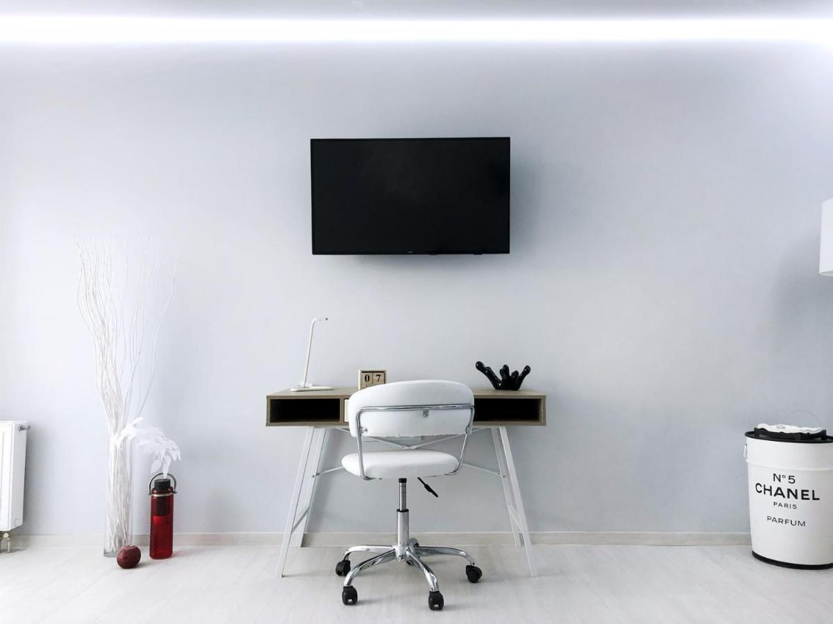 Затишна Квартира У Центрі Міста Elisium3 Kiev Ngoại thất bức ảnh